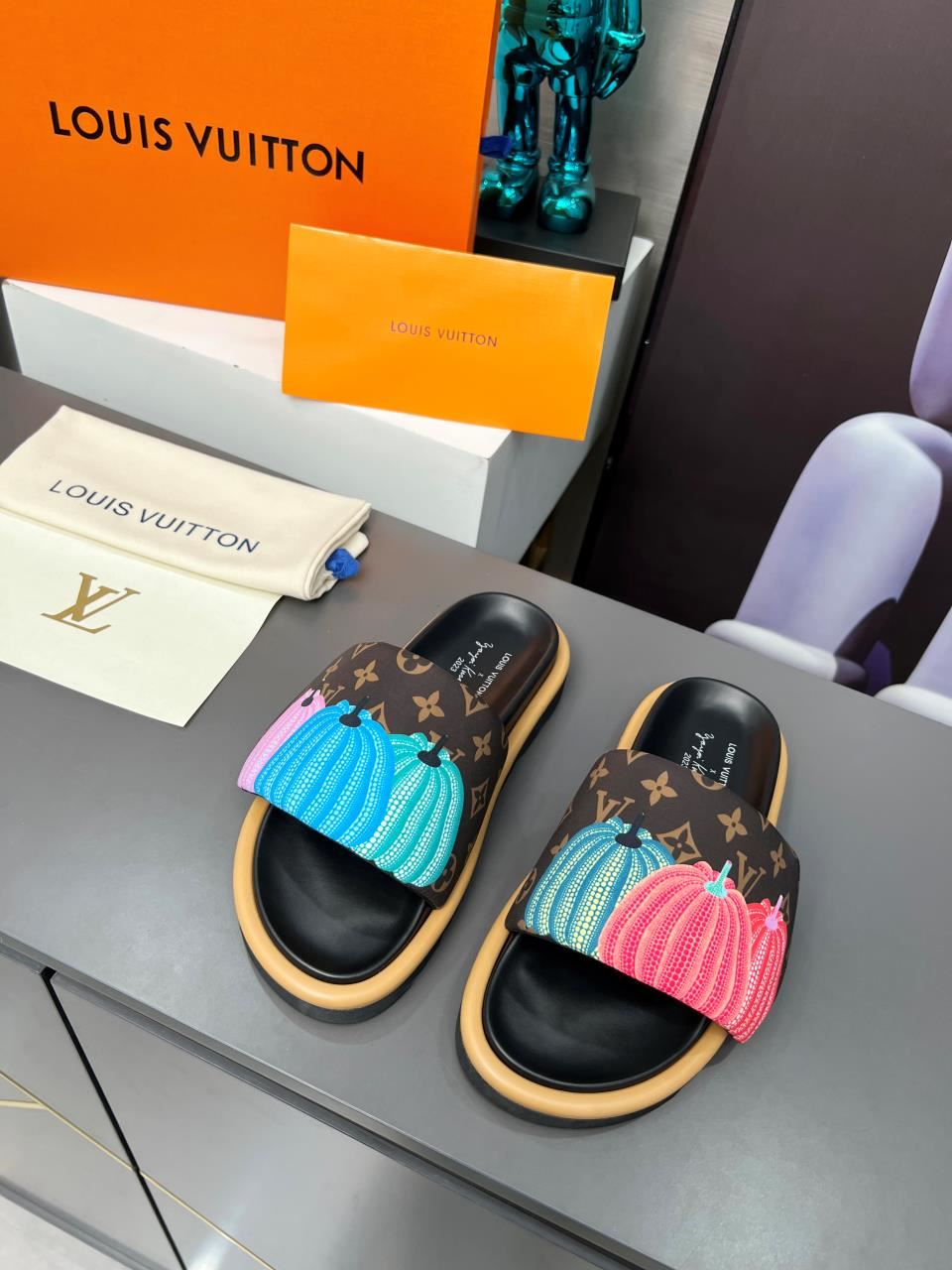 Louis Vuitton Slippers